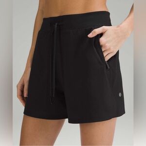 🍋Women’s Lululemon License to Train High-Rise Short 4" Size 6 Black W7CPYS🍋